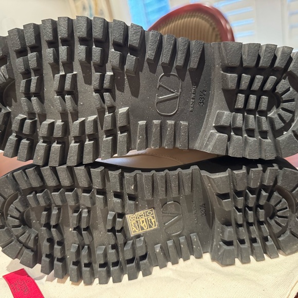 Authentic Valentino Garavani Vlogo Leather Ankle Boots - Picture 8 of 10